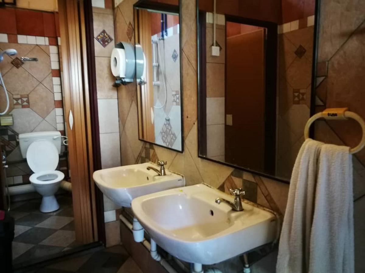 Grocer'S Inn Backpackers Guesthouse กัวลาลัมเปอร์ ภายนอก รูปภาพ