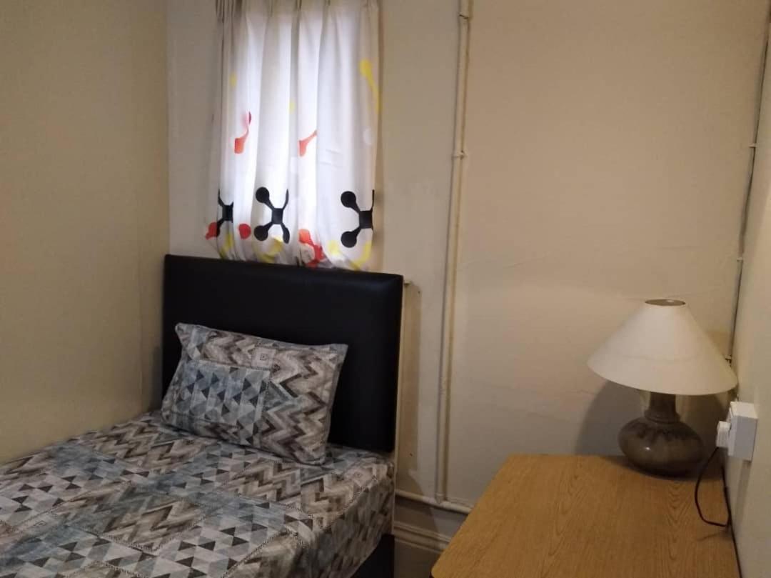 Grocer'S Inn Backpackers Guesthouse กัวลาลัมเปอร์ ภายนอก รูปภาพ