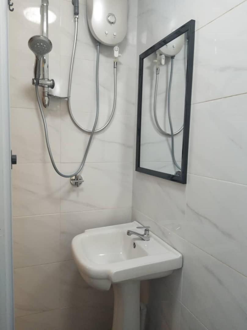 Grocer'S Inn Backpackers Guesthouse กัวลาลัมเปอร์ ภายนอก รูปภาพ