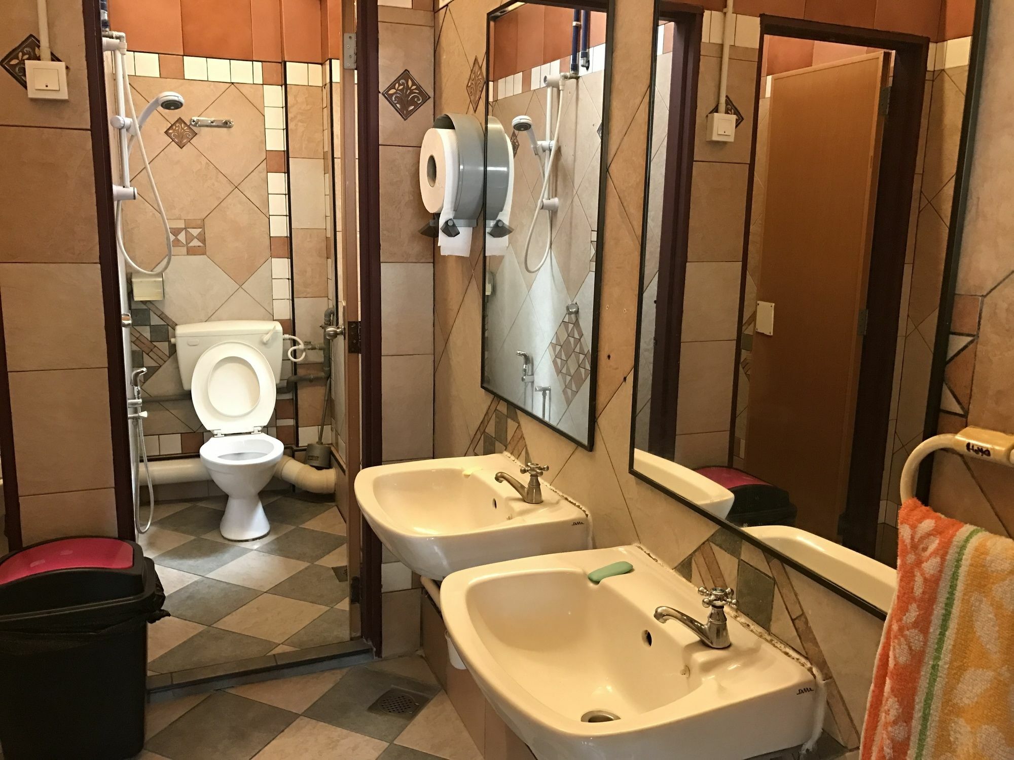 Grocer'S Inn Backpackers Guesthouse กัวลาลัมเปอร์ ภายนอก รูปภาพ