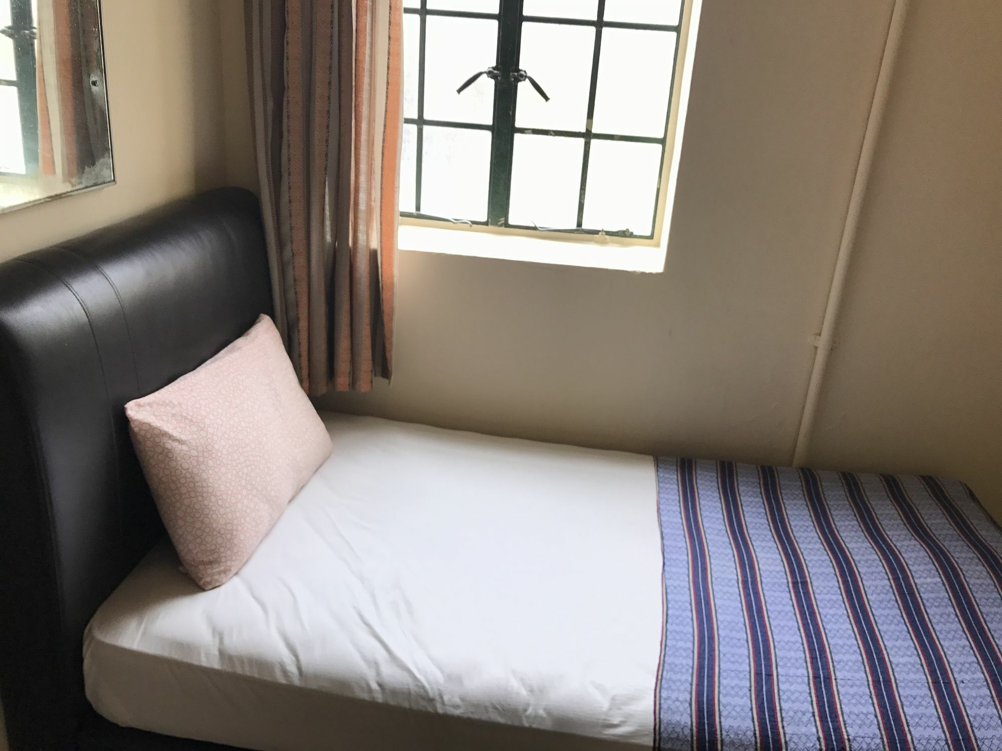 Grocer'S Inn Backpackers Guesthouse กัวลาลัมเปอร์ ภายนอก รูปภาพ